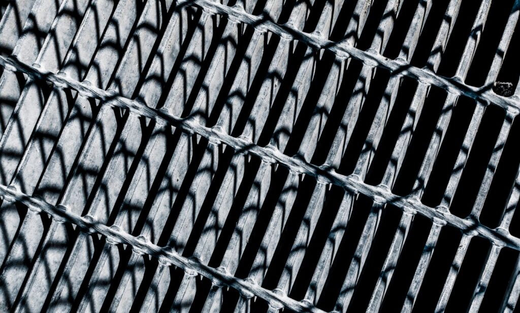 Heavy duty grating in construction