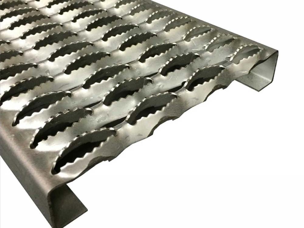 Diamond-Grip® Grating, metal decking